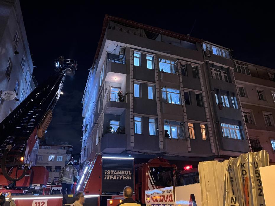 Zeytinburnu'nda 5 katlı binanın bodrumunda yangın