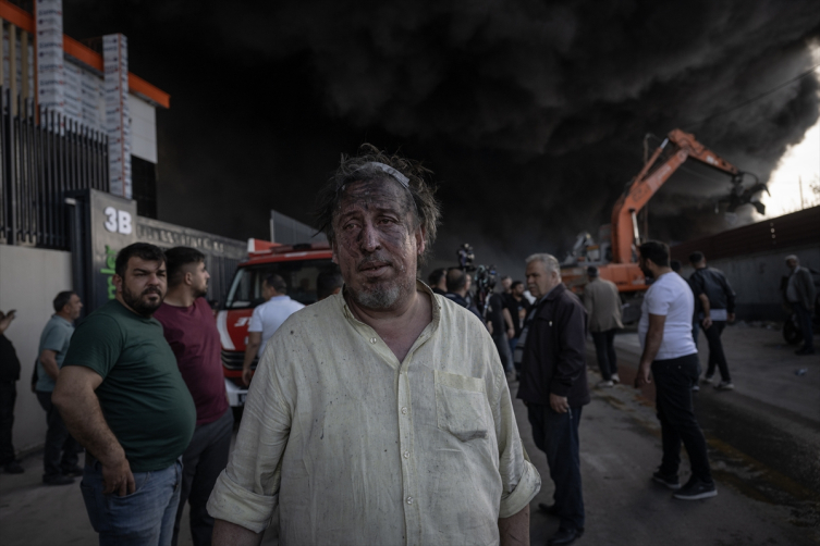 Ankara'da bir hurdacının sanayi sitesinde yangın devam ediyor