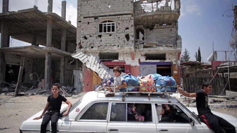 İsrail, geniş çaplı savaş korkusu artarken Gazze'ye saldırmaya devam ediyor