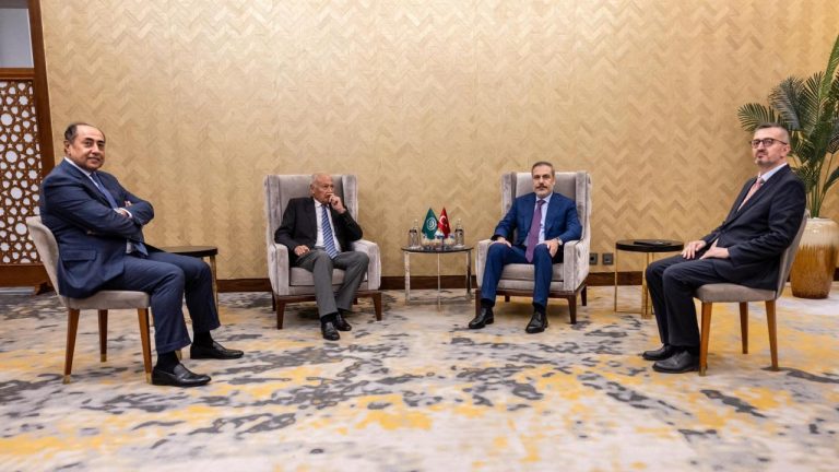 Bakan Fidan, Mısır'da Arap Birliği Genel Sekreteri Abu Ghait ile görüştü