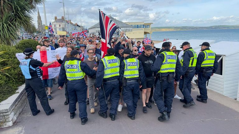Aşırı sağcı sokak olayları İngiltere'nin birçok bölgesine yayıldı