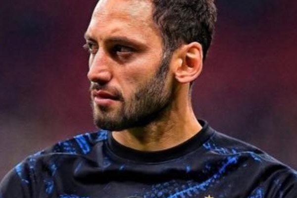 Hakan Çalhanoğlu’na Uluslararası Akdeniz Mükemmellik Ödülü!