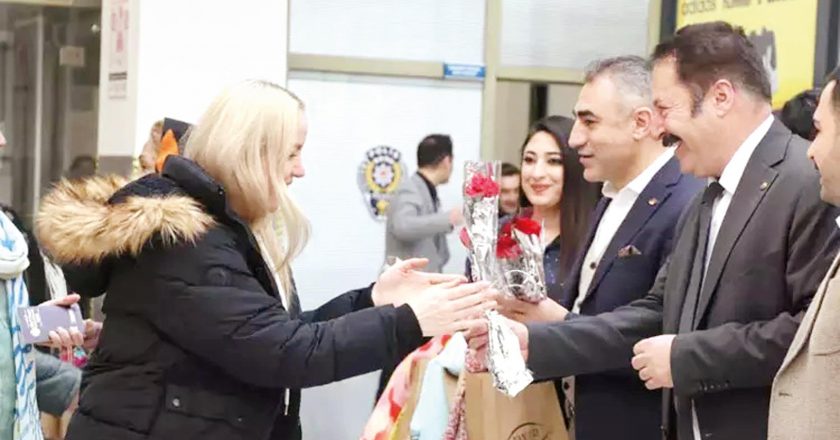 İranlı turistlere çiçekli karşılama – Bigpara Ekonomi Haberleri