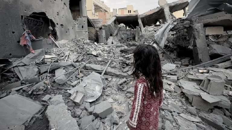 İşgalci İsrail 18 Mart’tan itibaren Gazze’de 500 bin Filistinliyi yerinden etti