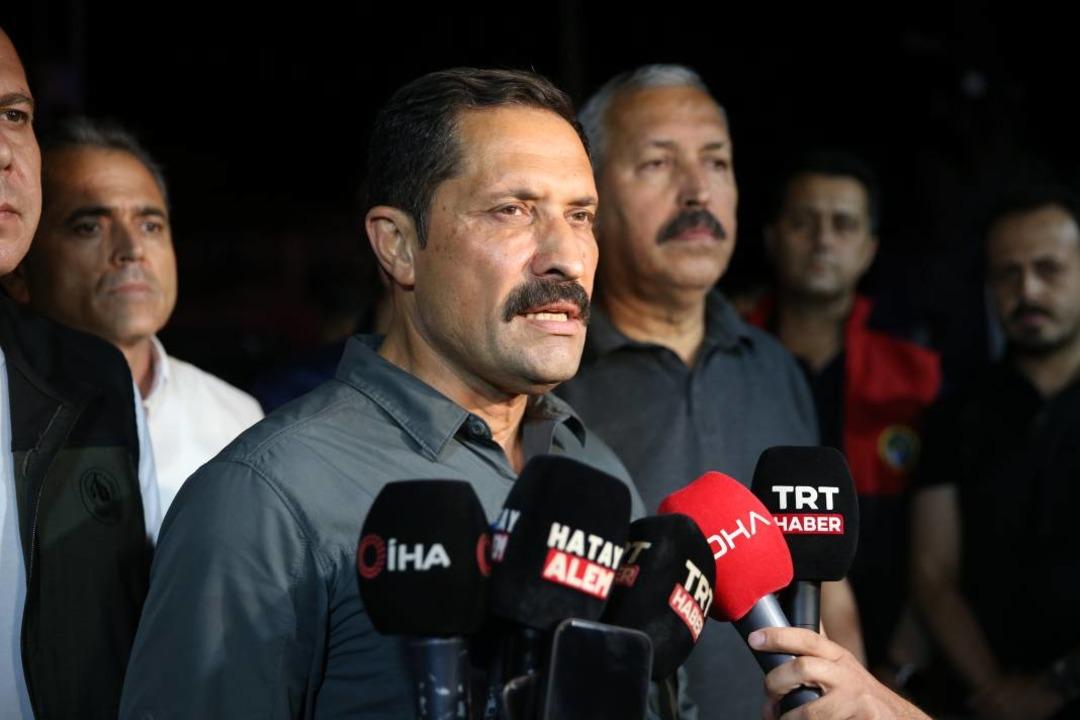 Hatay'daki orman yangını büyüyor: 9 plato tahliye edildi! 