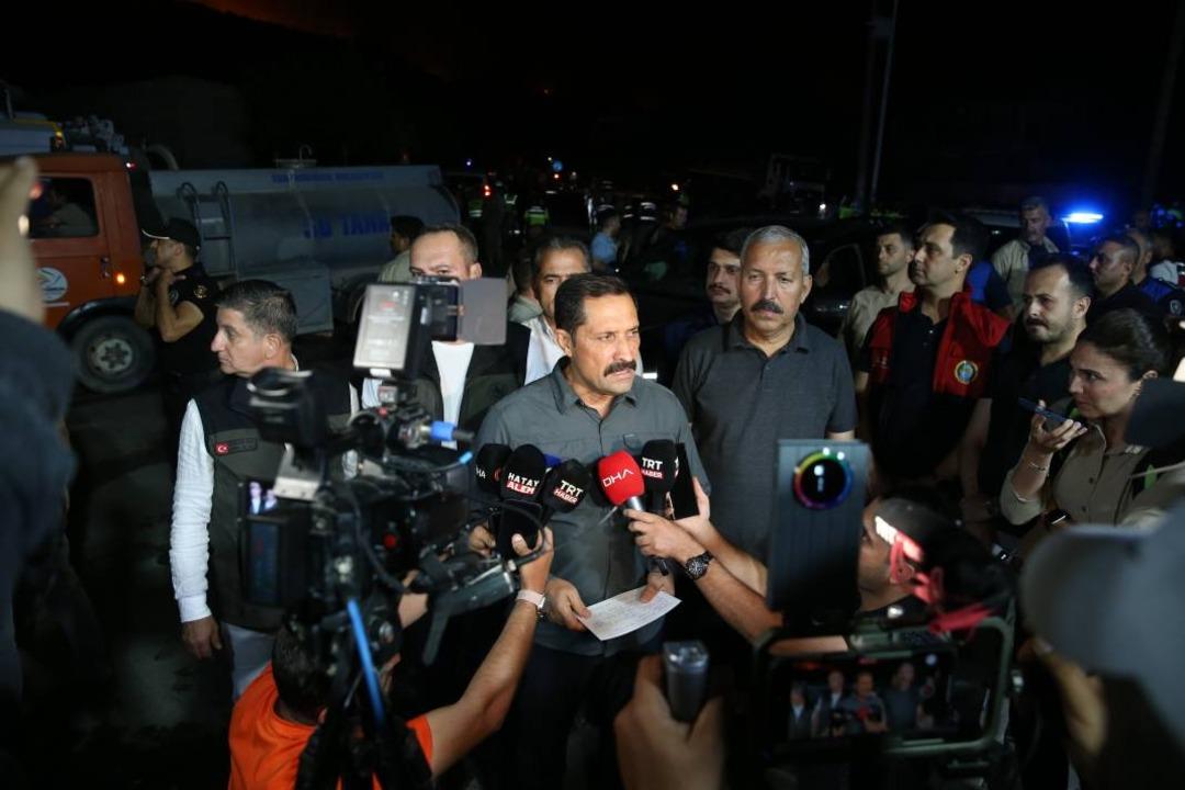 Hatay'daki orman yangını büyüyor: 9 plato tahliye edildi! 