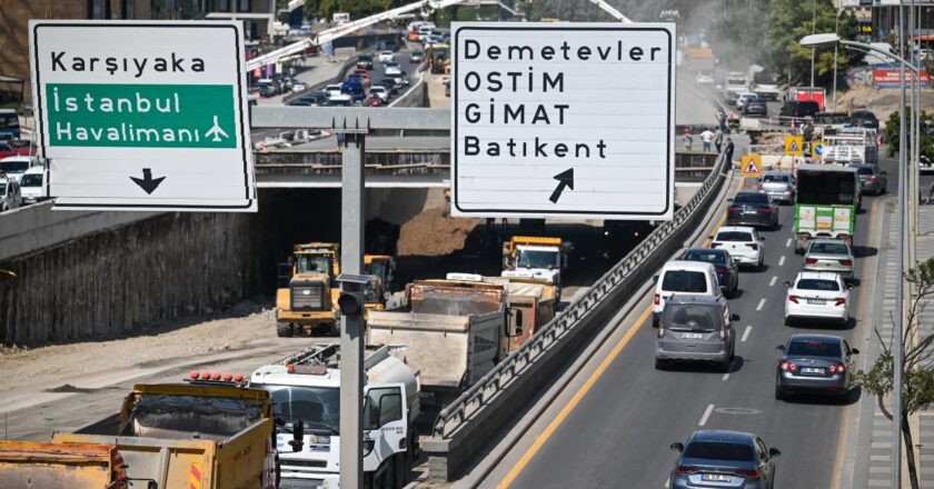 Ankara’da bitmeyen yol çalışması trafiği kilitledi
