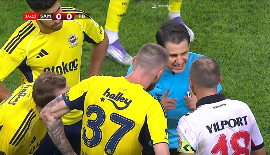 Samsunsport-Fenerbahçe maçında mükemmel tartışma! Musaba hedefi işaretledi, ancak pozisyon ofsayt nedenleriyle iptal edildi ... tartışmalar başladı ... 3