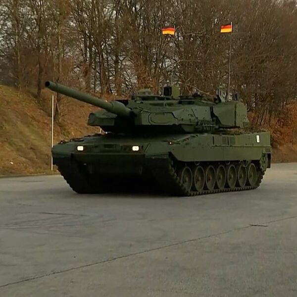 Video. Almanya yeni geliştirilen Leopard 2A8 tankını tanıttı