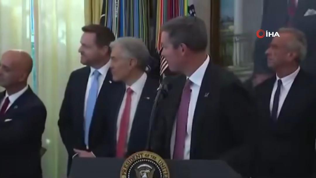 Kim olduğu bir sır! Doktor Mehmet Öz anında müdahale etti: Donald Trump'ın odasındaki panik kameraya yansıdı