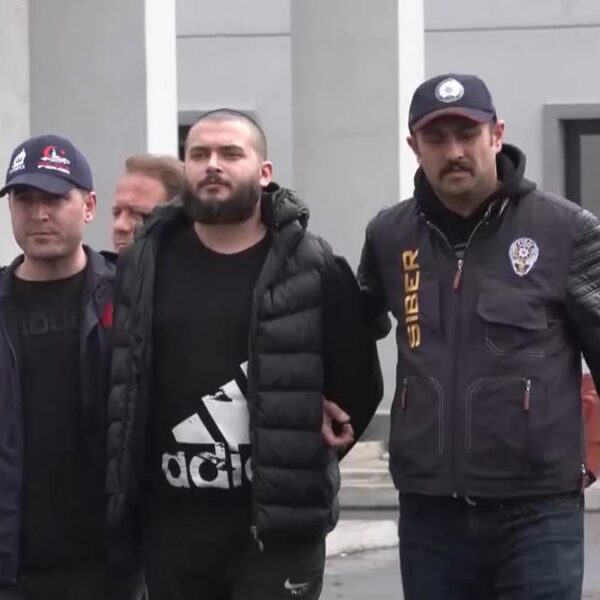 Faruk Fatih Özer “Şubat ayında çıkacağım” demiş! Koğuşunda notlar bulundu: “İpi sıkıca boynuna geçir”