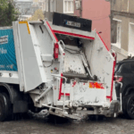 Beyoğlu’nda Çöp Kamyonu Bina ile Çarpıştı