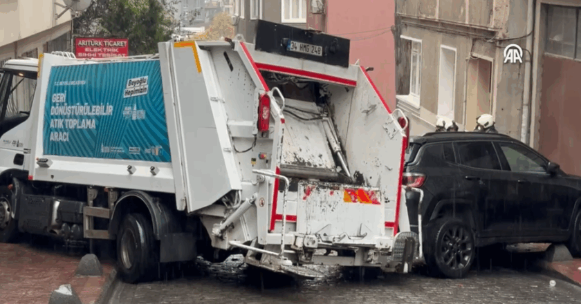 Beyoğlu’nda Çöp Kamyonu Bina ile Çarpıştı
