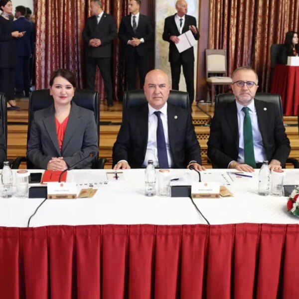 CHP’li Bakan’dan olası İmralı ziyareti değerlendirmesi: ‘Erdoğan çözüm peşinde değil, taktiksel bakıyor’ – Son Dakika Siyaset Haberleri