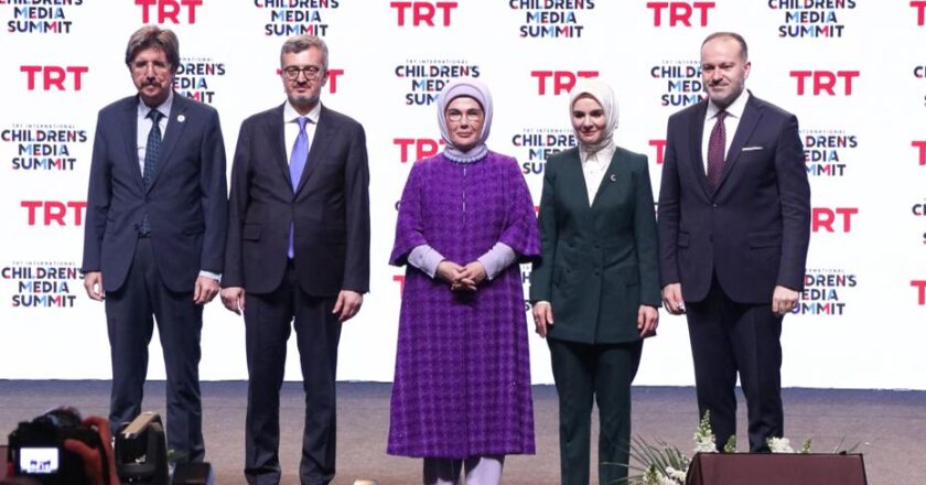 Emine Erdoğan’dan “dijital oyunlar” ve “sosyal medya” için uyarılar