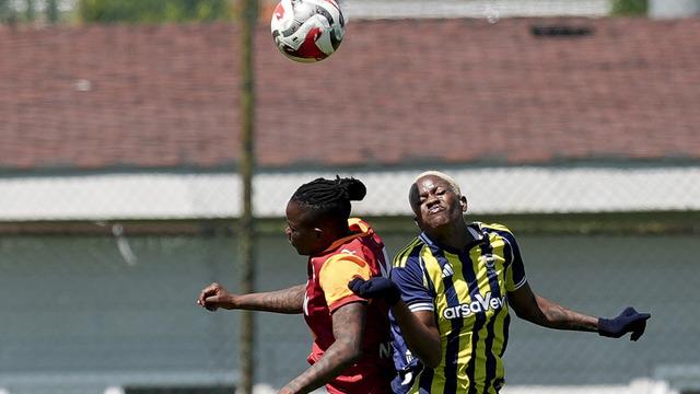 Galatasaray’dan Fenerbahçe’ye son dakikada 2 gol! Zirve alev aldı